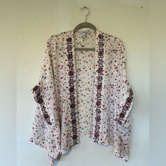 Arizona Jean Company Tops - Boho Arizona Jean Company Floral Kimono Style Cardigan Size M-L